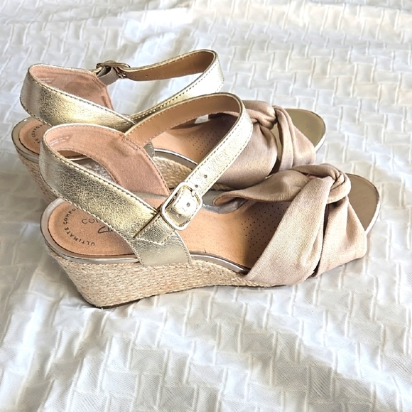 Clarks Margee Beth Gold Espadrille Wedge Sandals Vacation Resort Wear Boho - Picture 1 of 8